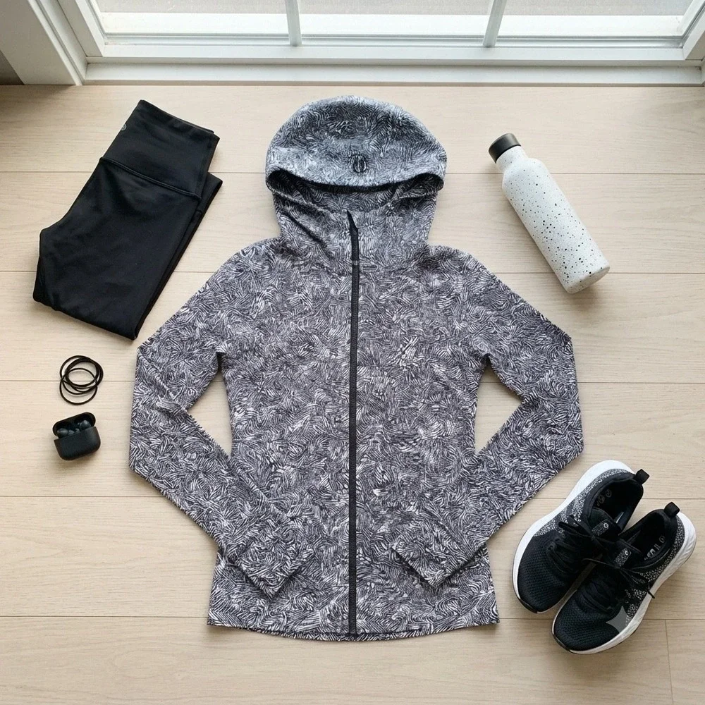 Lululemon Scuba Full Zip Hoodie Offbeat Alpine Black White Print LW4BQDS Size 4